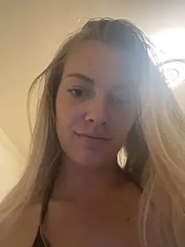 Snapshot of blondebaddi chatting on October 13, 2025, 10:21 pm blondebaddi online show from October 13, 2025, 10:21 pm