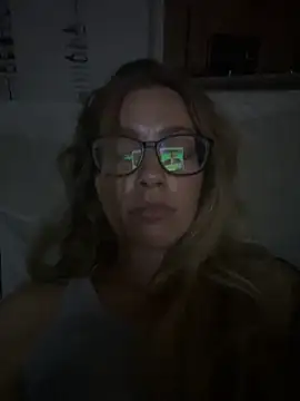 Snapshot of blondebaddi chatting on October 20, 2025, 4:36 am blondebaddi online show from October 20, 2025, 4:36 am