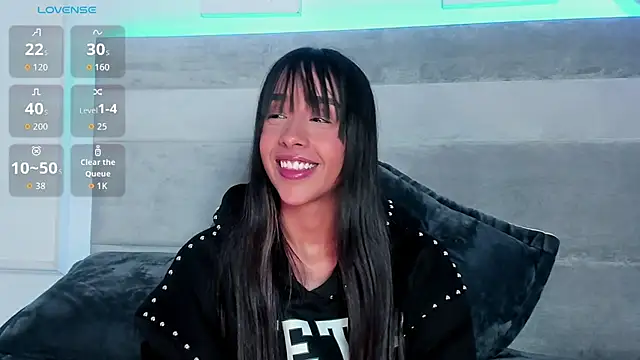 Snapshot of Aleja_ruizz chatting on October 18, 2025, 10:17 am Aleja ruizz online show from October 18, 2025, 10:17 am