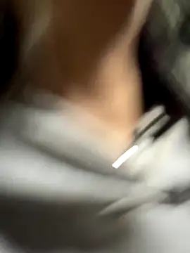 Snapshot of Aleja_ruizz chatting on November 30, 2025, 2:34 am Aleja ruizz online show from November 30, 2025, 2:34 am