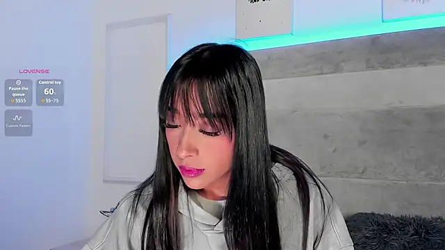 Snapshot of Aleja_ruizz chatting on November 20, 2025, 6:25 am Aleja ruizz online show from November 20, 2025, 6:25 am