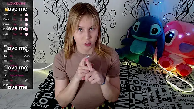 Snapshot of RoyAngela chatting on November 11, 2025, 6:19 am RoyAngela online show from November 11, 2025, 6:19 am