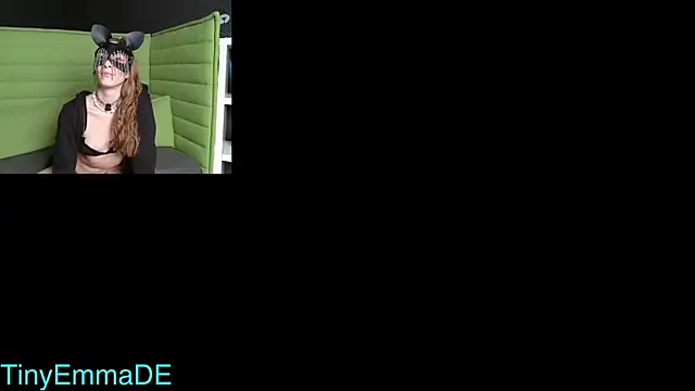 Snapshot of TinyEmmaDE chatting on July 24, 2026, 8:32 am TinyEmmaDE online show from July 24, 2026, 8:32 am