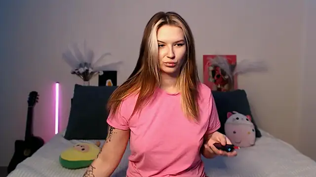 EileenKenner online show from December 5, 2025, 5:33 pm