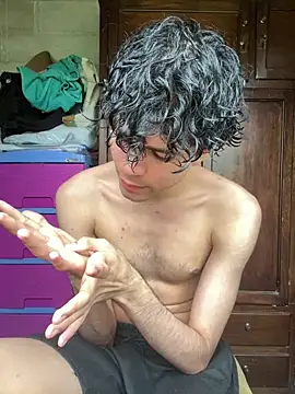 Snapshot of Axel-Mejia chatting on June 5, 2026, 6:35 pm Axel-Mejia online show from June 5, 2026, 6:35 pm