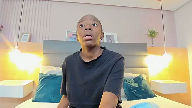  emma willliams  online show from November 6, 2025, 1:48 pm