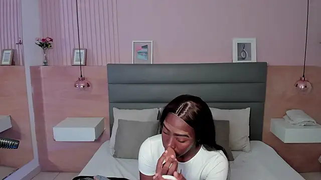  emma willliams  online show from February 3, 2026, 2:22 pm