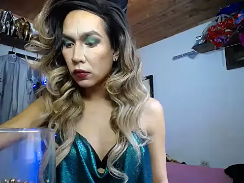 Snapshot of sashastarfire chatting on November 12, 2025, 3:49 pm sashastarfire online show from November 12, 2025, 3:49 pm