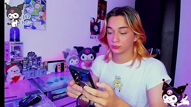 Snapshot of KeitaMoon chatting on November 6, 2025, 8:35 pm KeitaMoon online show from November 6, 2025, 8:35 pm