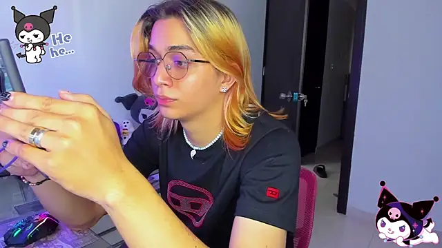 Snapshot of KeitaMoon chatting on October 19, 2025, 9:39 pm KeitaMoon online show from October 19, 2025, 9:39 pm