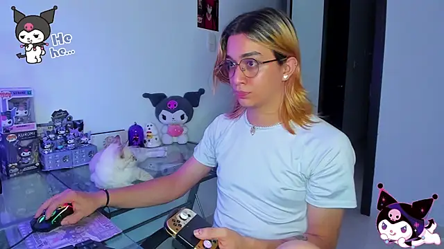 Snapshot of KeitaMoon chatting on October 16, 2025, 9:45 pm KeitaMoon online show from October 16, 2025, 9:45 pm