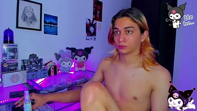 Snapshot of KeitaMoon chatting on December 5, 2025, 3:43 pm KeitaMoon online show from December 5, 2025, 3:43 pm