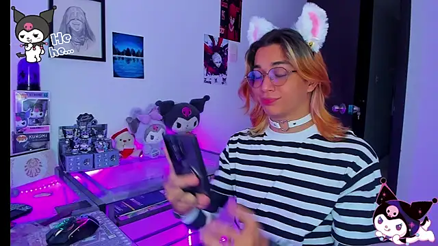 Snapshot of KeitaMoon chatting on December 3, 2025, 1:54 pm KeitaMoon online show from December 3, 2025, 1:54 pm