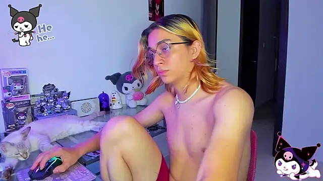 Snapshot of KeitaMoon chatting on October 18, 2025, 10:01 pm KeitaMoon online show from October 18, 2025, 10:01 pm