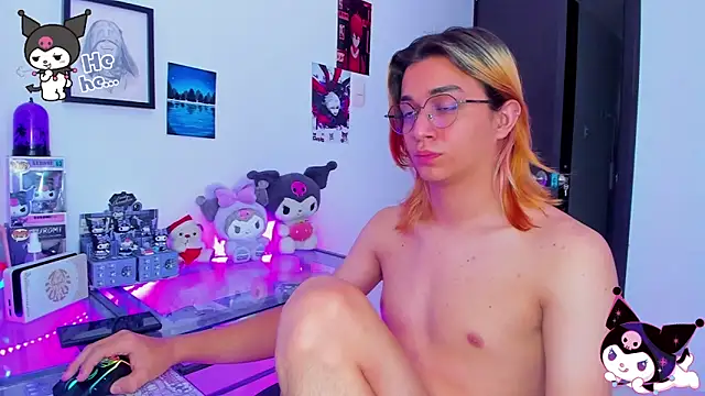 Snapshot of KeitaMoon chatting on December 4, 2025, 2:05 pm KeitaMoon online show from December 4, 2025, 2:05 pm