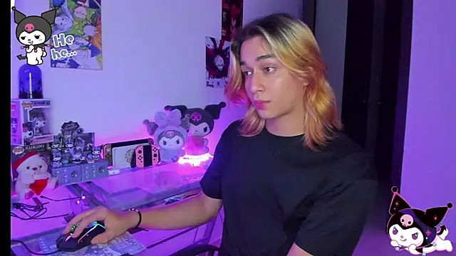 Snapshot of KeitaMoon chatting on November 5, 2025, 10:35 pm KeitaMoon online show from November 5, 2025, 10:35 pm