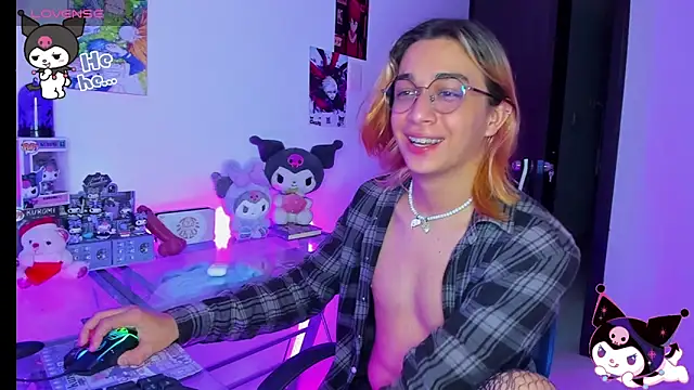 Snapshot of KeitaMoon chatting on November 9, 2025, 9:41 pm KeitaMoon online show from November 9, 2025, 9:41 pm