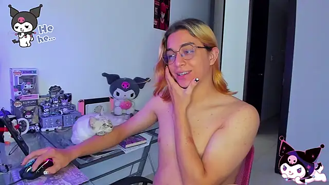 Snapshot of KeitaMoon chatting on October 13, 2025, 9:16 pm KeitaMoon online show from October 13, 2025, 9:16 pm