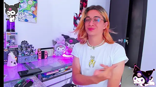 Snapshot of KeitaMoon chatting on October 30, 2025, 1:42 pm KeitaMoon online show from October 30, 2025, 1:42 pm