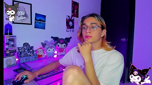 Snapshot of KeitaMoon chatting on November 24, 2025, 7:47 pm KeitaMoon online show from November 24, 2025, 7:47 pm