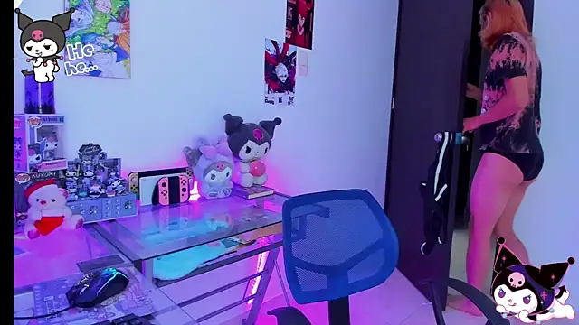 Snapshot of KeitaMoon chatting on November 11, 2025, 2:56 pm KeitaMoon online show from November 11, 2025, 2:56 pm