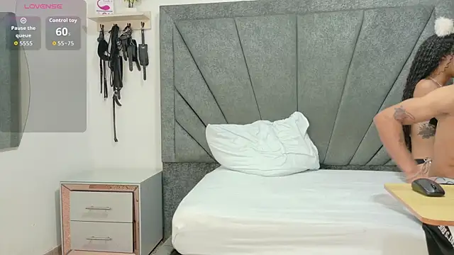 ZafiroAndFlynn online show from December 16, 2025, 2:21 pm