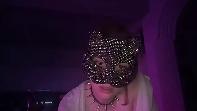 Snapshot of Lunahadidd chatting on March 5, 2026, 12:51 am Lunahadidd online show from March 5, 2026, 12:51 am