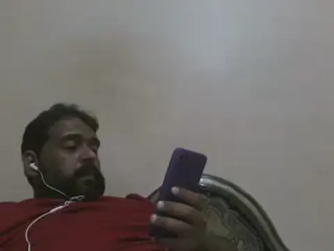 Snapshot of elpoop7305 chatting on October 25, 2025, 12:10 am elpoop7305 online show from October 25, 2025, 12:10 am