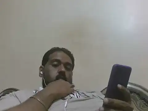 Snapshot of elpoop7305 chatting on November 9, 2025, 10:52 am elpoop7305 online show from November 9, 2025, 10:52 am