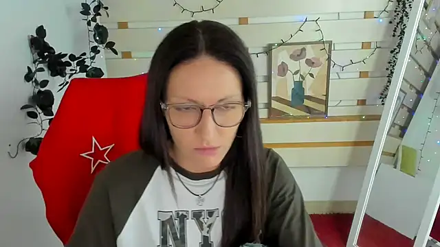 Snapshot of Aurora_Loveu chatting on April 3, 2026, 10:32 am Aurora Loveu online show from April 3, 2026, 10:32 am