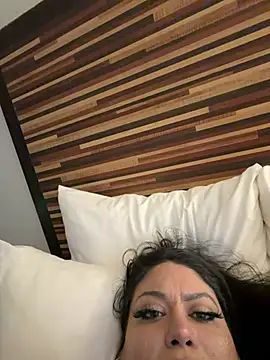 Snapshot of xHelloKitty chatting on February 10, 2026, 11:15 pm xHelloKitty online show from February 10, 2026, 11:15 pm