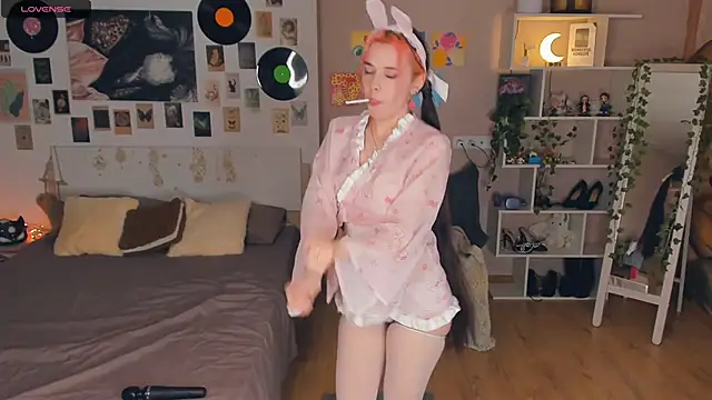 VedaSchulz online show from February 9, 2026, 6:39 pm