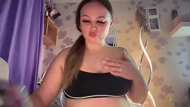 SexySashaxox online show from July 7, 2026, 10:02 pm