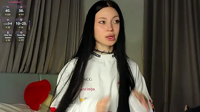 Snapshot of Alice_1n_Wonderland_ chatting on November 5, 2025, 6:11 pm Alice 1n Wonderland online show from November 5, 2025, 6:11 pm