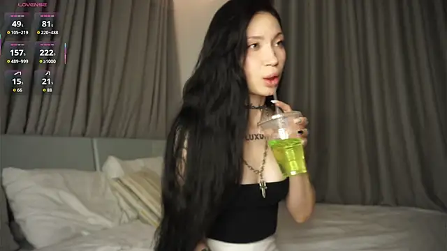 Snapshot of Alice_1n_Wonderland_ chatting on October 21, 2025, 5:12 pm Alice 1n Wonderland online show from October 21, 2025, 5:12 pm