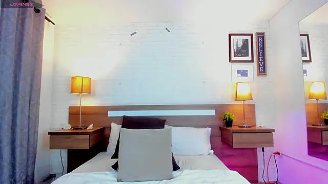 JenniferAuriston online show from November 3, 2025, 8:23 pm