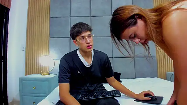 ChanellandMax online show from November 1, 2025, 7:30 pm