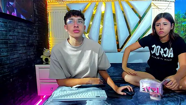 ChanellandMax online show from November 23, 2025, 1:32 pm