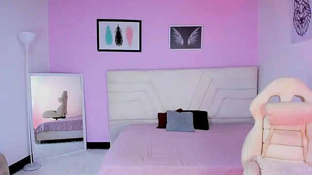 Snapshot of fressittalove01 chatting on December 4, 2025, 2:05 pm fressittalove01 online show from December 4, 2025, 2:05 pm