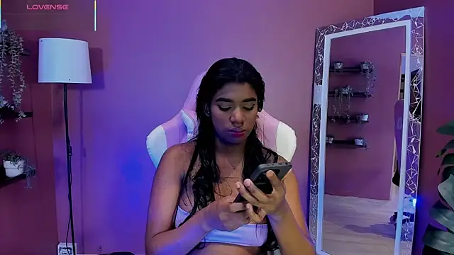 Snapshot of KendraChavez_ chatting on November 3, 2025, 10:46 pm KendraChavez online show from November 3, 2025, 10:46 pm