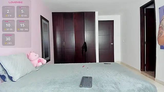 Snapshot of marianaandvalen chatting on March 3, 2026, 11:06 am marianaandvalen online show from March 3, 2026, 11:06 am