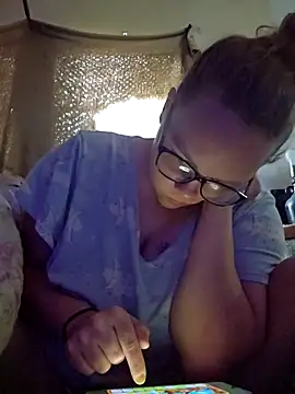 countrymomma online show from October 7, 2025, 1:01 pm