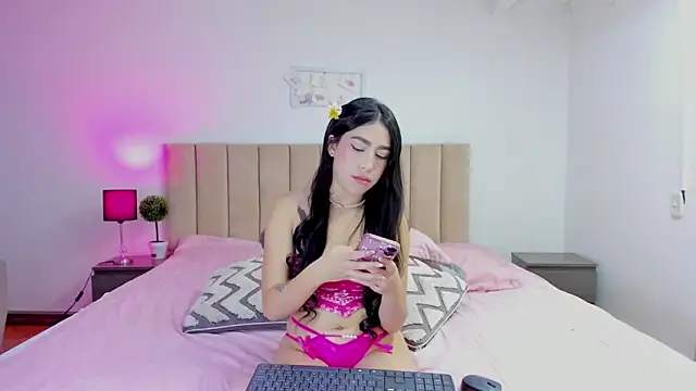 Snapshot of Alana_Sky chatting on September 21, 2025, 1:16 pm Alana Sky online show from September 21, 2025, 1:16 pm