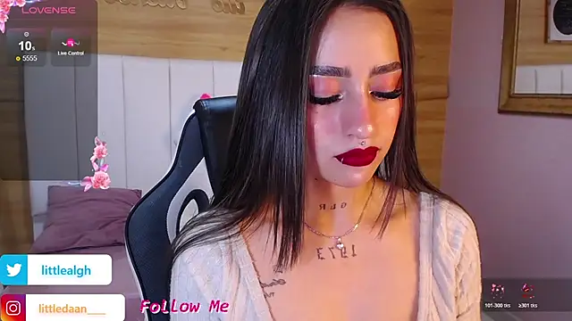 Abril Velvet a  online show from October 22, 2025, 7:46 pm