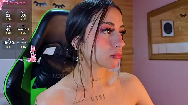 Abril Velvet a  online show from December 14, 2025, 12:33 pm