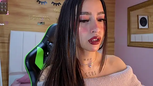 Abril Velvet a  online show from November 26, 2025, 12:38 pm