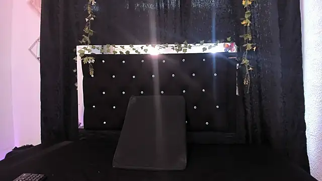 Snapshot of AkariRosetti chatting on November 8, 2025, 1:14 pm AkariRosetti online show from November 8, 2025, 1:14 pm