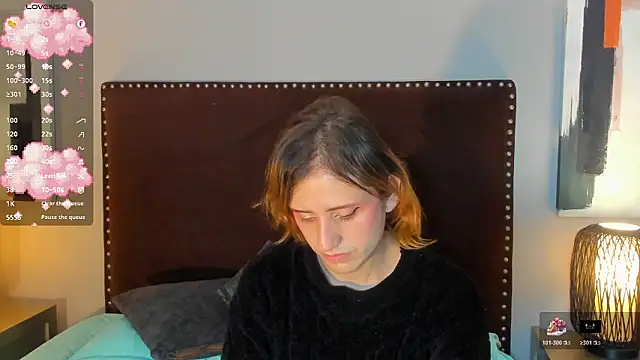 seraphine star online show from February 22, 2026, 12:51 pm