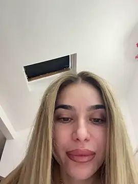 KaseyQuinn  online show from November 5, 2025, 9:23 am