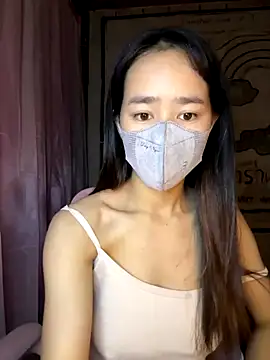 TiNa 04 online show from October 18, 2025, 11:07 pm